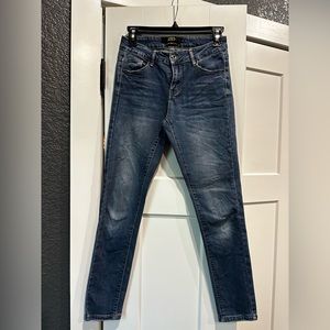 L&B Lucky & Blessed Women’s jeans. Mid-rise, ankle, skinny. Medium wash.